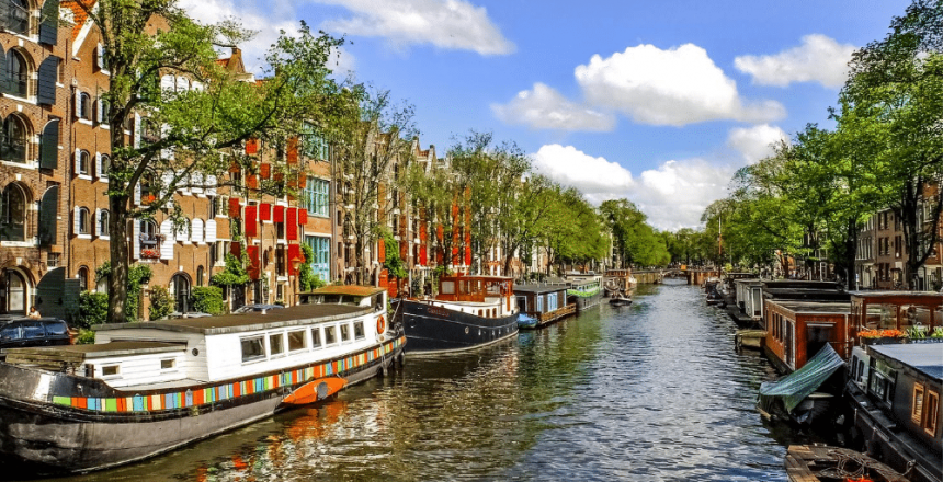 Amsterdam-canals-photo-taken-whilst-travelling-Europe-on-a-UK-Gap-Year